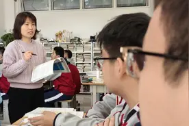 春风如你|惠民一中朱培玲：点亮知识灯塔，引领青春年华图片