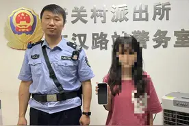 外地游客在地铁站内遗失手机，武汉民警反复调看监控成功追回图片