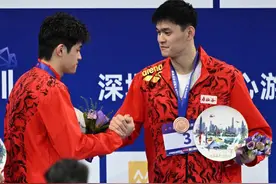 全国游泳冠军赛：潘展乐、孙杨分获男子400米自由泳冠、季军图片