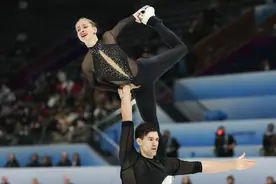 世界花样滑冰大奖赛总决赛德国组合获双人滑冠军图片