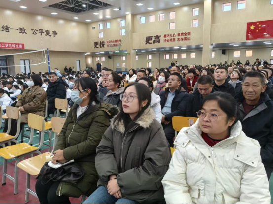 这堂送进校园里的“心理解压课	”	，实用！