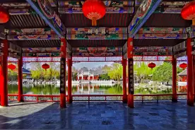 趁着春光来西城，get“戏”里同款→图片