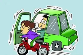 未成年人 “开门杀”酿祸，侵权人、监护人、保险公司应该怎么赔？图片