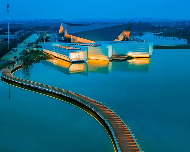 湿地保护与设计创新深度融合 蔡甸桐湖长出“大地美术馆”