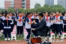 “无腿勇士” 陈州走进长郡雨外：用生命点燃梦想之火图片