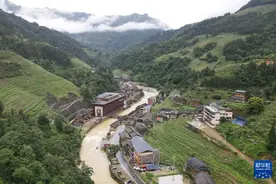 新华全媒+｜走进广西黄洛瑶寨 探秘“天下第一长发村”图片