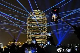 璀璨光影闪耀淄博！今晚，海岱楼灯光秀震撼上演图片