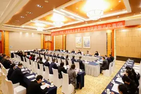 参加省十四届人大三次会议安顺代表团组团 推选杨昌鹏为团长 尹恒斌胡吉宏为副团长图片