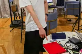 为女主播狂刷“嘉年华”“大游艇”，男子盗刷老板账户在直播间当榜一大哥被抓图片