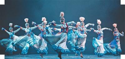 冰雕里“长”出亭台楼阁，真炫！