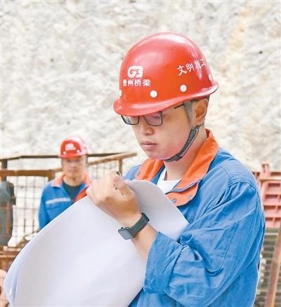 把桥梁建在“地球裂缝”上！人民日报关注：贵州花江峡谷大桥总工程师刘豪
