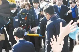 从朴正熙遇刺到李在明遇袭，韩国为什么频出政治暴力事件？图片