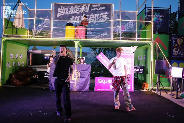 热气球为幕，歌舞不止！蓝调时刻的滇池西岸，绝美