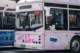 太浪漫！百年公交20路变身“开往春天的巴士”！带你游遍上海市中心地标→图片