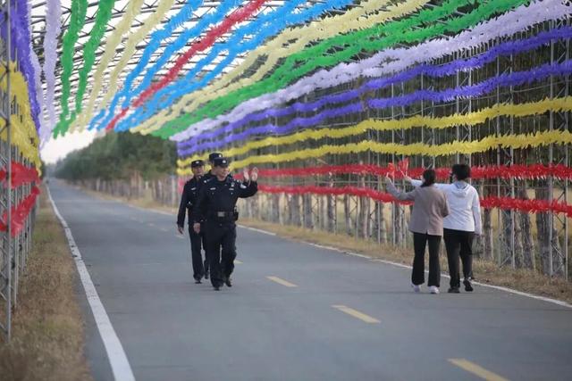 节日我在岗丨旅游警务创新“破圈” 守护游客的“诗和远方”