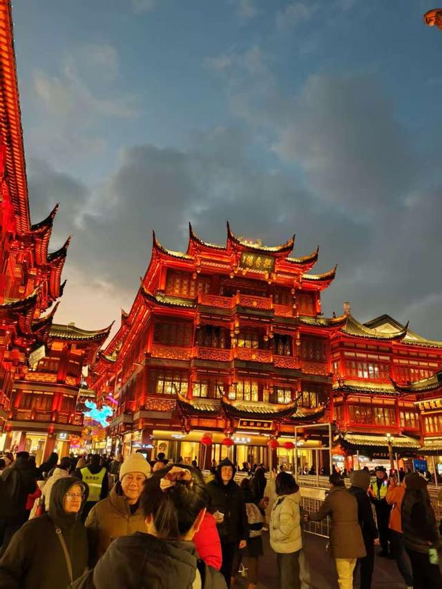 点亮“最上海”年味！2026上海豫园灯会启幕，共享36天沉浸式海派新春盛宴