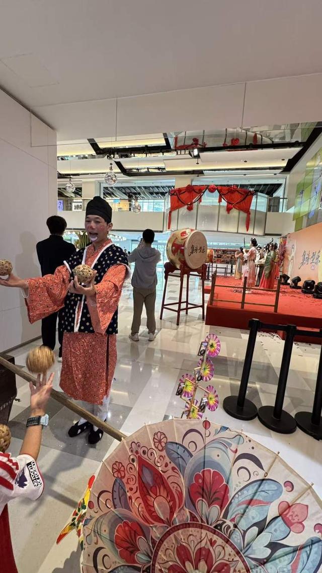 在商场里“玩乐江湖”，丽宝乐园开启“集诗·型乐”古风沉浸式新逛法
