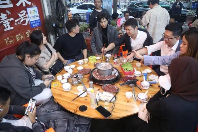 东盟网红漫游海南自贸港采风行：在生态软件园“数”见未来 于定安美食中“醉”享烟火！