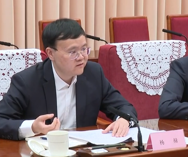参加总理座谈会的这8个人是谁
