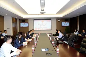 送课入企助发展，劳模领航解难题图片