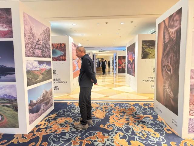 冬游甘孜不止于雪：摄影展定格大美，非遗展触摸匠心