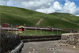 果洛州恰曲纳村的幸福之变图片