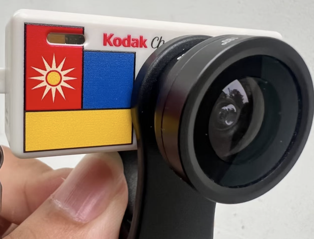 200块的塑料盲盒，怎么成了当下最火的“出片神器”