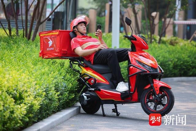 见过可以躺下小眯一会的外卖二轮车吗？京东外卖投入20亿元为骑手升级福利