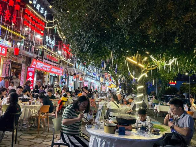 昼观瀑 夜享乐｜黄果树旅游区多元业态点亮“夜经济”