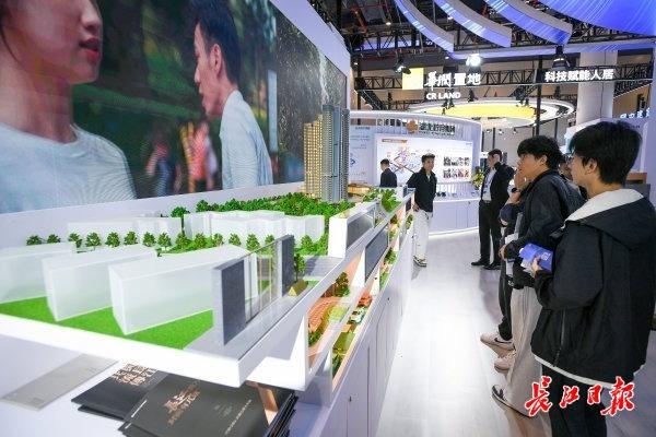 一键生成逼真效果图、混凝土自动修复裂缝，10项智能建造创新产品在汉发布