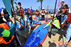 体验桨板，落水也开心图片