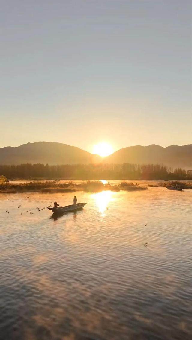 限定美景 | City Walk 腻了？盐源为你准备了一场“Lake Walk”