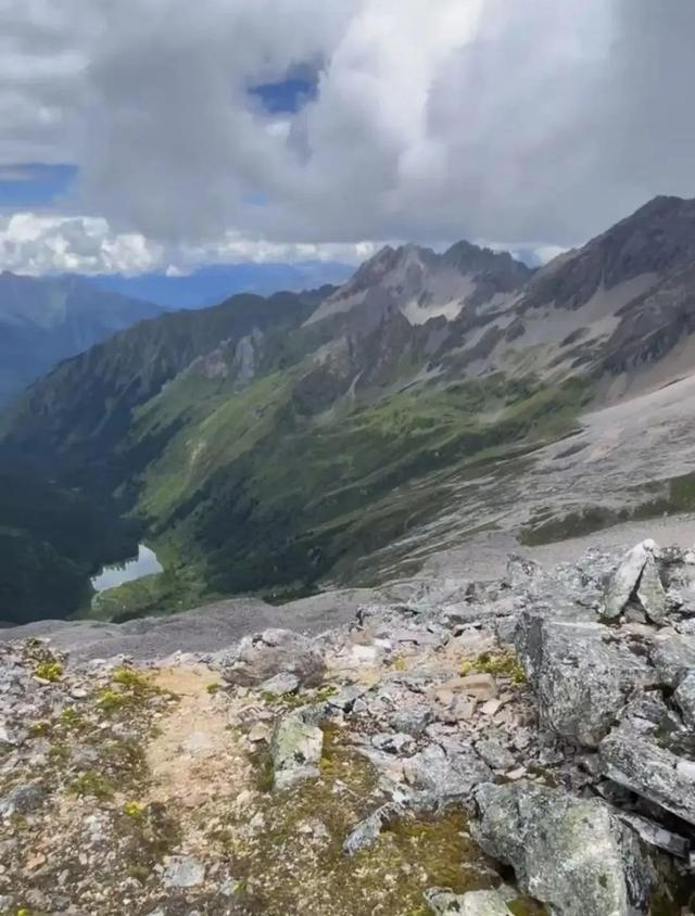 30岁小伙穿越梅里雪山大环线失联超15天，救援人员：失踪人员系资深老驴友，仅此次未带卫星电话