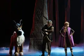 【文化中国行】冰雪女王遇见冰雪哈尔滨｜舞台剧《冰雪女王Ⅱ 艾莎的魔法奇缘》奇幻开演图片