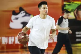 孟铎助阵“球场新王奇兵”线下活动图片