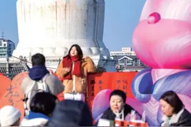 白塔焕新市井喧图片