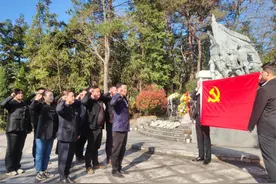 缅怀英烈寄哀思 追忆往昔激奋进图片