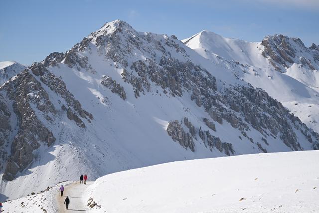 “热”涌岗什卡