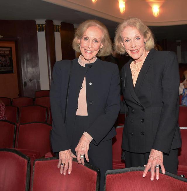 德国一对双胞胎姐妹同日去世	，两人一生相伴	、终生未婚，曾被称为“国家美腿”