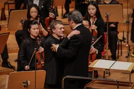 跨越三十年友情，61岁余隆和60岁齐默尔曼在上海再度合作图片