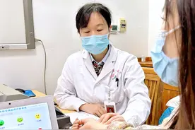 武汉妈妈辅导作业两年气出乳腺结节，医生：生气、熬夜、压力都是不良因素图片