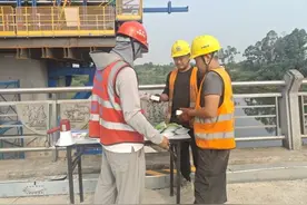 四川成都：直面高温挑战，中铁全力保障轨道建设项目进度图片