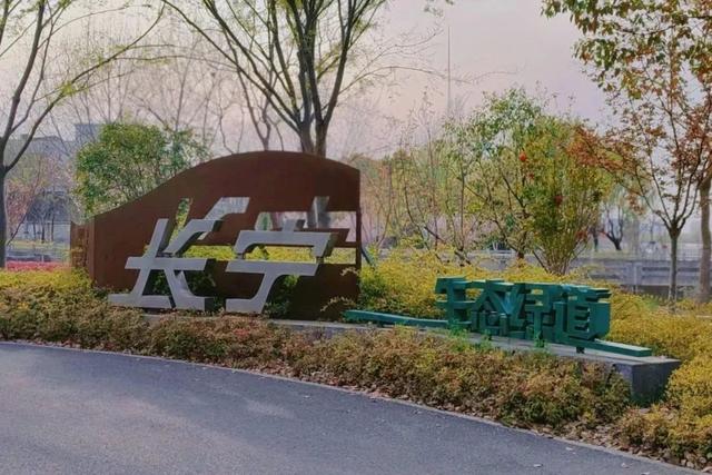 这条贯穿长宁东西部的公交，串联这么多游玩的打卡地→【乘巴士游长宁】