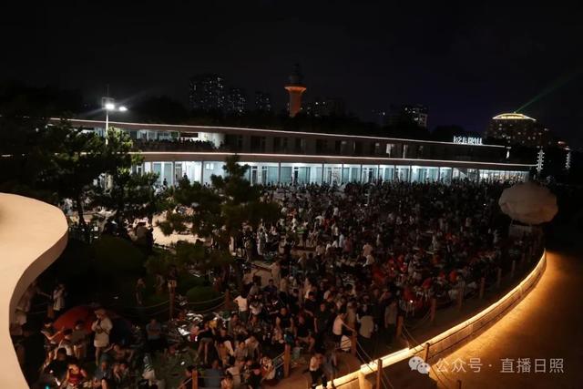 凌晨海上发射火箭！现场人山人海！