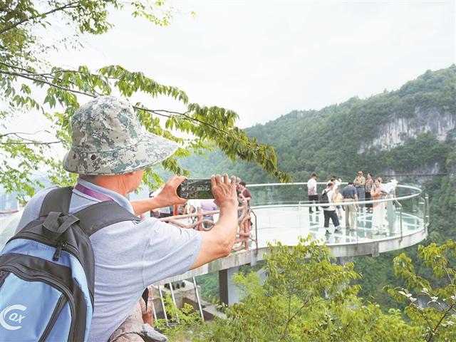 喀斯特奇景引客来