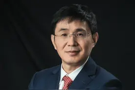 两会建言｜全国人大代表钟宝申：加强原创技术与自主创新是突破光伏产业瓶颈的关键图片