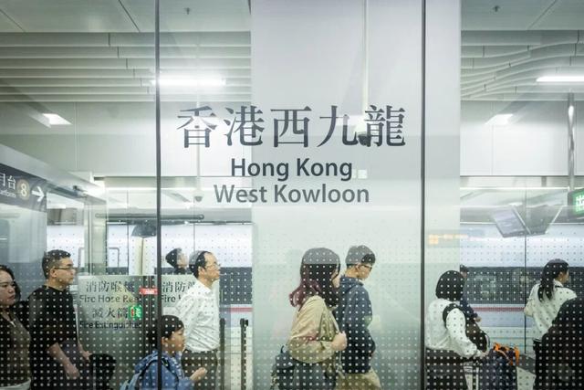 从高铁站步行几分钟，出境了！网友：原来如此丝滑