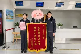 灞桥公安：加急办理出入境证件 暖心回应群众需求图片