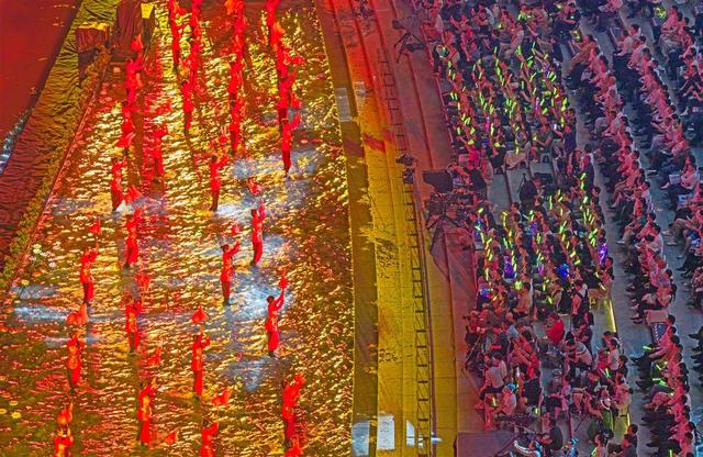 第十六届中国长江三峡国际旅游节在湖北宜昌开幕