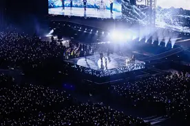 五月天“假唱风波”背后的粉丝经济：从10元到140元，一根演唱会荧光棒的进阶之路图片